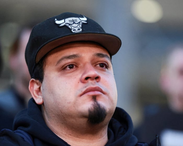 Judge issues temporary order to block officials from detaining Kilmar Ábrego García