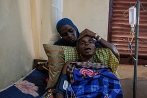 Fatoumata Lamourana is cared for by her daughter at the ASF/IRBAG clinic.