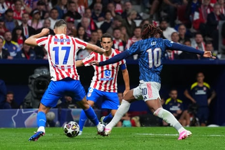 Eberechi Eze is fouled by David Hancko