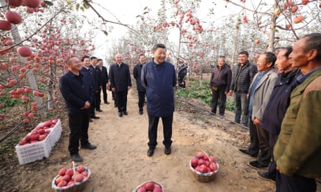 Xi Jinping talks to villagers in an orchard in Yan'an, north-west China's Shaanxi province.