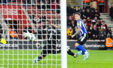 Arsenal v Brighton, Nottingham Forest v Tottenham: Carabao Cup – live | Carabao Cup 11 Josh Windass of Sheffield Wednesday beats Southampton keeper Alex McCarthy at his near post to open the scoring.