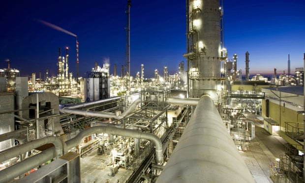 BASF のルートヴィヒスハーフェン サイトのスチーム クラッカー。施設内で最大の単一プラント。