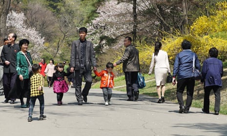 Report: Backpacks fashionable, popular in Pyongyang 