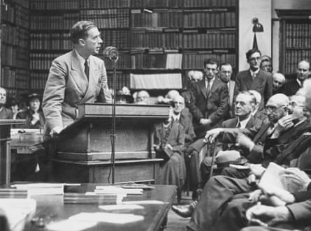 British biologist Julian Huxley addressing the Zoological Society in 1942.