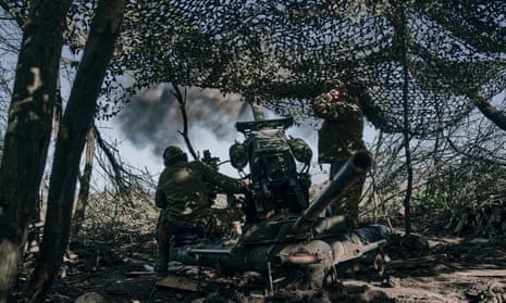 Ukrainian soldiers fire a cannon near Bakhmut a week ago.