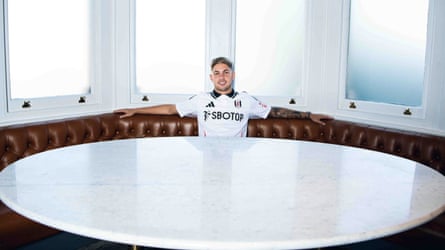 Emile Smith Rowe and a massive table, earlier.