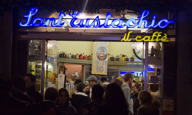 A busy evening at the Sant’Eustachio bar