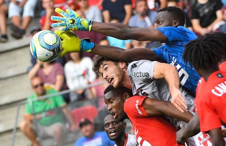 Édouard Mendy in action for Rennes against Nice in September 2019.