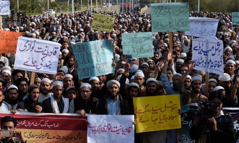 Protesters in Islamabad call on authorities to take action against blasphemous content on social media