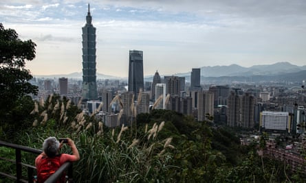 The Taipei skyline from the top of Elephant Mountain