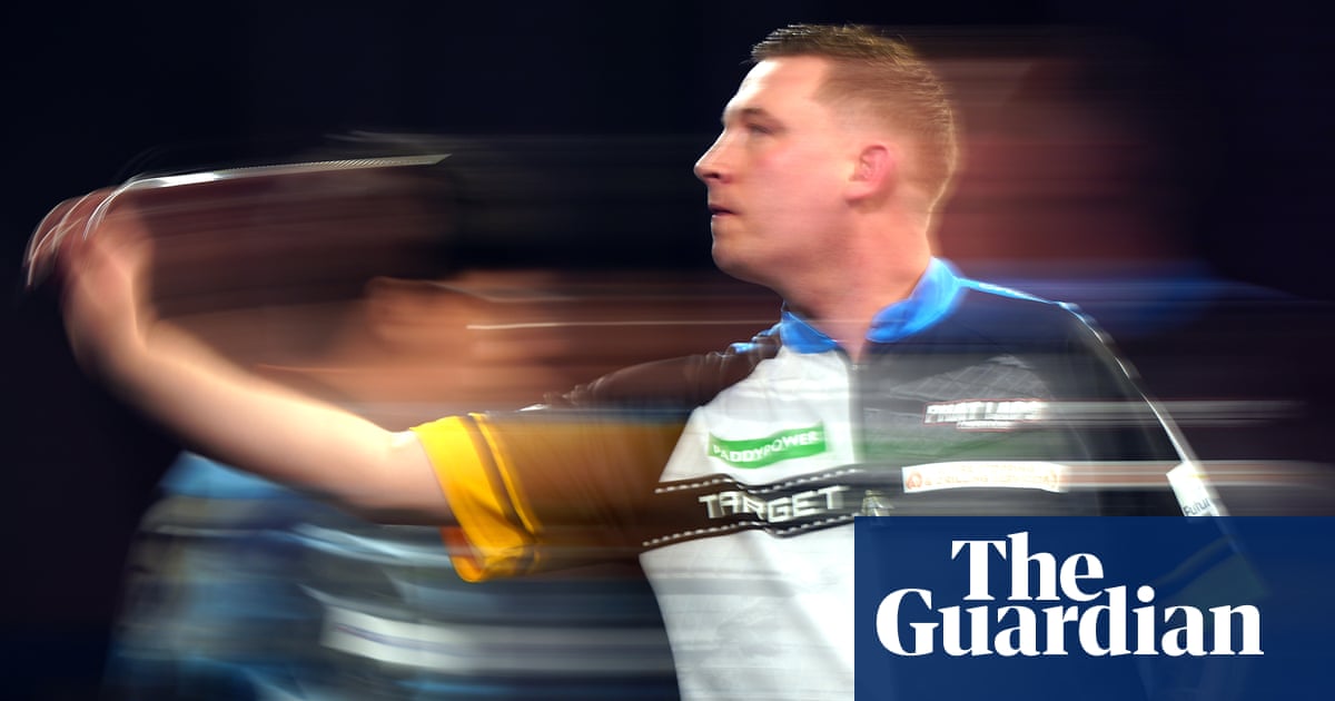 Dobey overcomes scare while Soutar survives missing 15 match darts at PDC worlds
