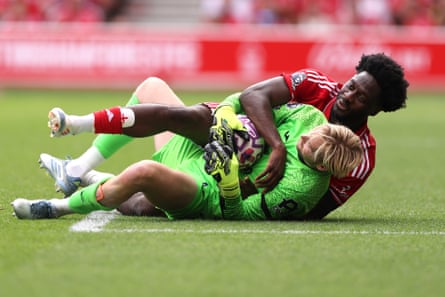 Nottingham Forest’s Ola Aina wrestles with Caoimhin Kelleher of Brentford