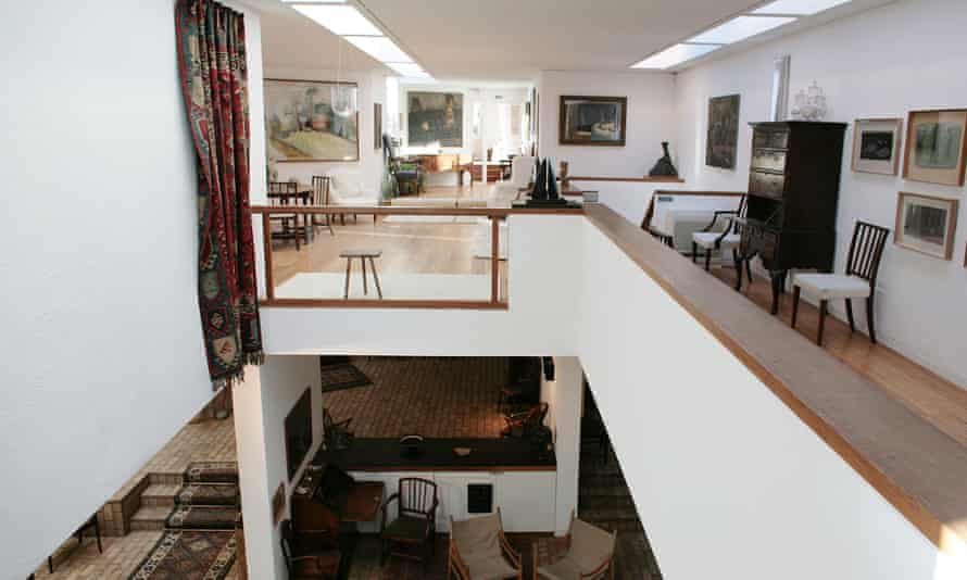 Interior showing period furntiure of Kettle’s Yard house and art gallery in Cambridge.