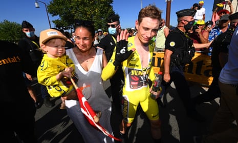 Jonas Vingegaard, wearing the overall leader’s yellow jersey, celebrates with his wife Trine Hansen and their child Frida .