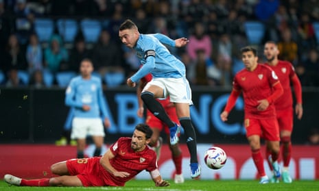 Jesús Navas tackles Iago Aspas, who is without a goal for Celta Vigo since March.