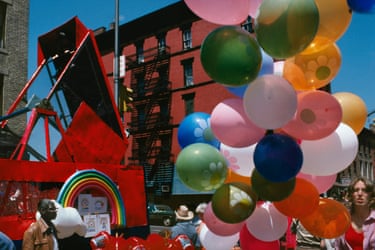 Manhattan, 1972 street with colourful party balloons on display