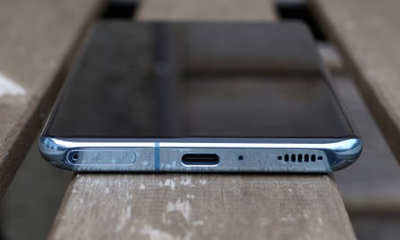 Xiaomi Mi 11 Review: Beautiful Screen, Bad Battery