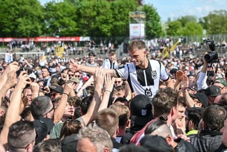 Léo Scienza gives fans a thumbs up after the 3. Liga match between SSV Ulm and Viktoria Cologne