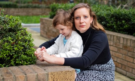 Leonora Catherall et sa fille, Lyra.