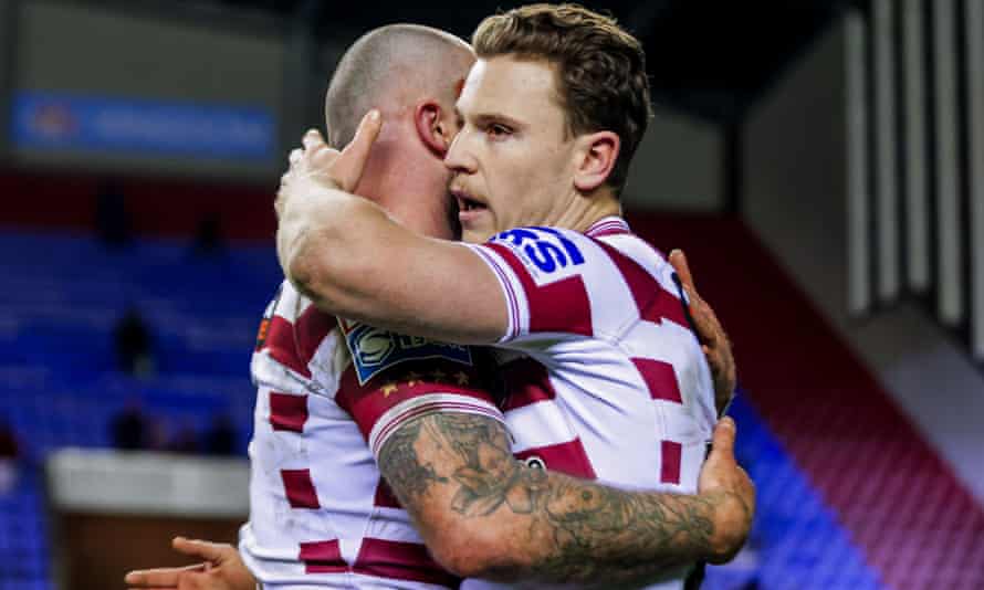 Jai Field’s magical hat-trick leads Wigan to bruising victory over Leeds | Super League 1 Jake Bibby (left) congratulates matchwinner Jai Field
