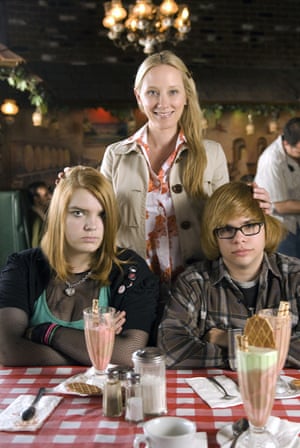 Sianoa Smit-McPhee, Anne Heche and Charlie Saxton in HBO’s Hung, 2008