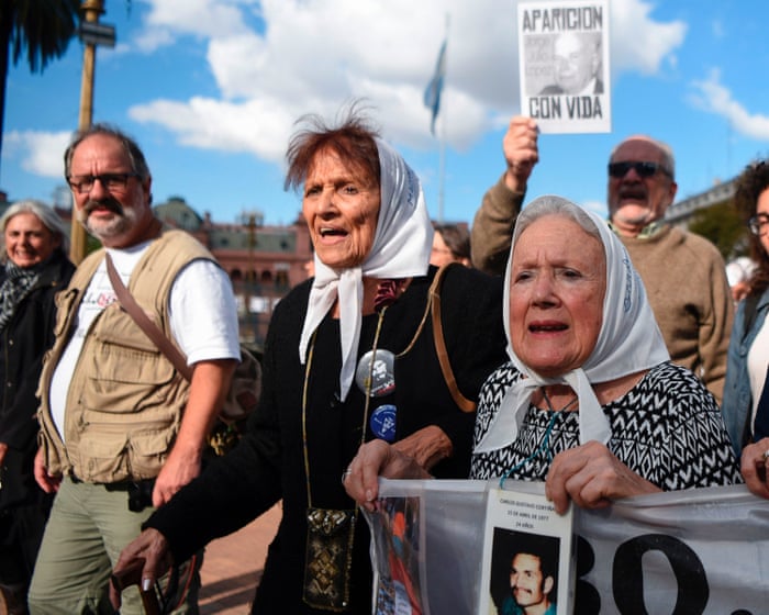 Argentinian activist who spent 50 years looking for ‘disappeared’ son dies
