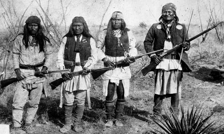 Rifle once owned by man who helped catch Geronimo (on the right with some of his tribe) sold for $1.2m. 