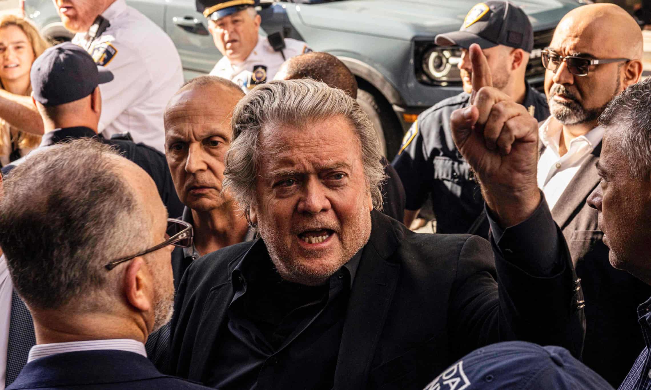 Inside Steve Bannon’s ‘disturbing’ quest to radically rewrite the US constitution (theguardian.com)