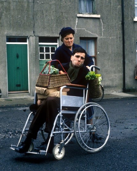 Brenda Fricker y Day-Lewis en Mi pie izquierdo.