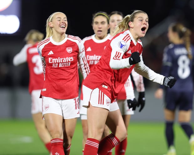 Doblete de Russo asegura una ajustada remontada del Arsenal contra el Real Madrid en la Champions League. Doblete de Russo asegura una ajustada remontada del Arsenal contra el Real Madrid en la Champions League.