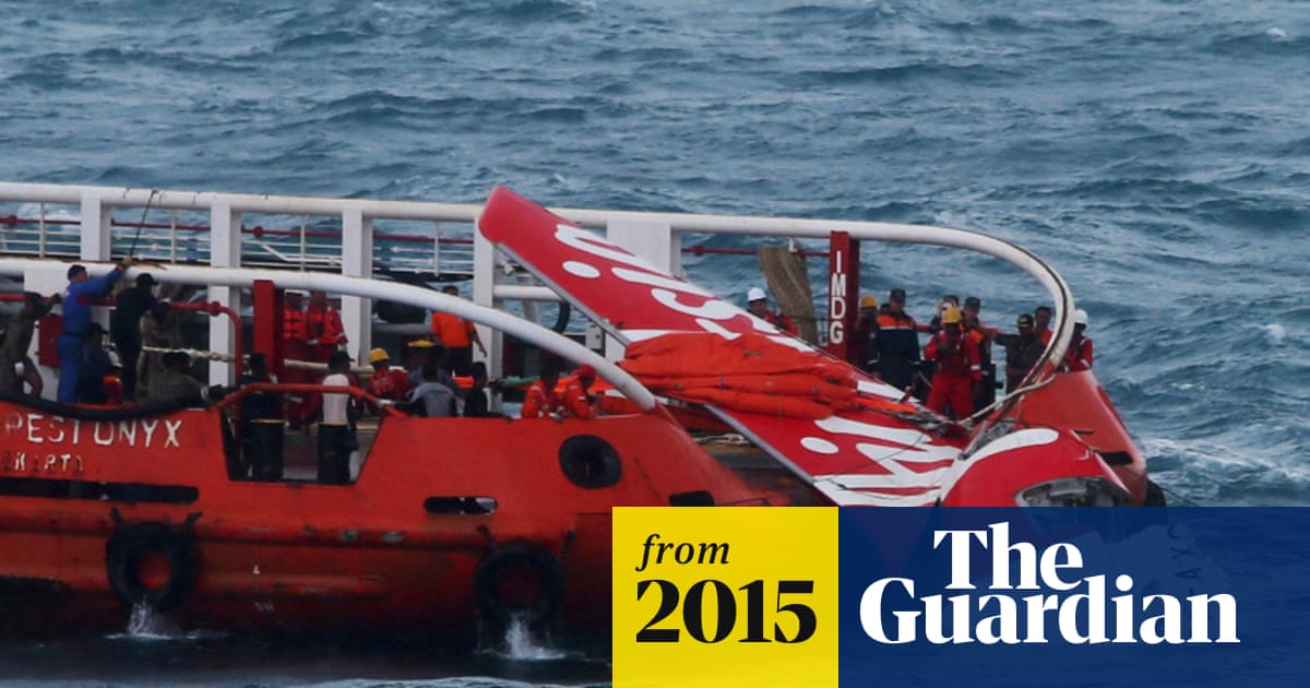 AirAsia co-pilot was in charge of plane when it crashed, investigators reveal
