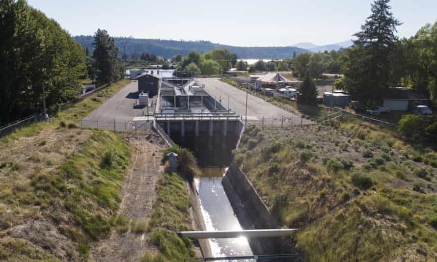 The downstream side of the headgates of a canal fed by Upper Klamath Lake.