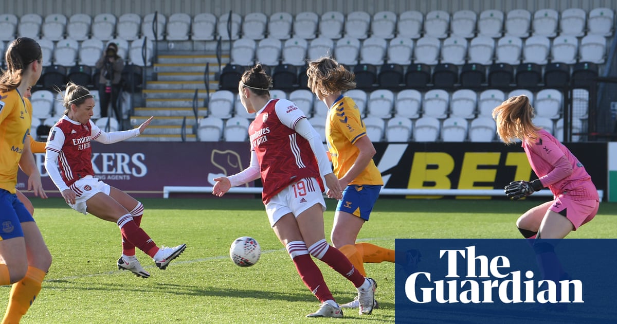 Arsenal go second in WSL after four-goal rout of lacklustre Everton