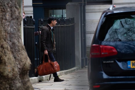 Rishi Sunak leaving Downing Street this afternoon. He is heading for his constituency, Richmond in Yorkshire, where he is spending Christmas.