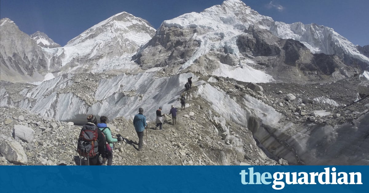 Nepal bans blind people and double amputees from climbing Everest 3