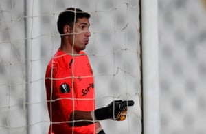 Everton keeper Joel Robles lines up his wall.