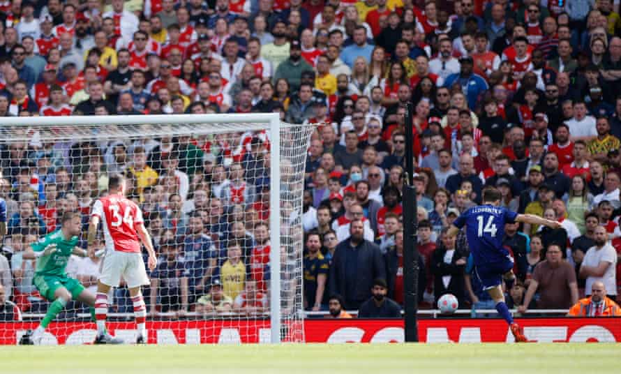 Diego Llorente pulls one back for the away side!