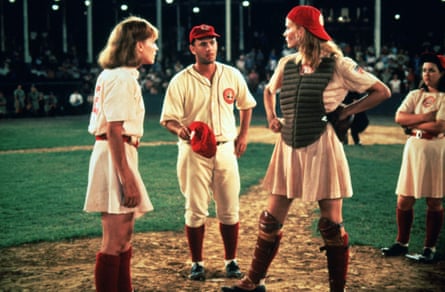 Lori Petty (left), Tom Hanks and Davis in 1992’s A League of Their Own.
