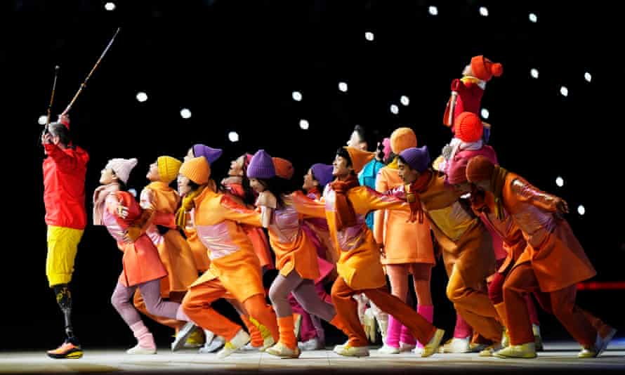 オープニングセレモニーではパフォーマーが見られます。