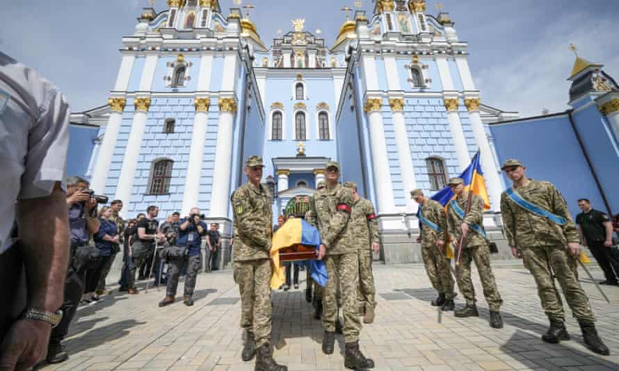 Russia-Ukraine war: Nato ‘doing literally nothing’ to stop Russia, says Kyiv – live | Ukraine 4 Ukrainian soldiers carry the coffin of fellow soldier Eduardo Trepilchenko from St Michael’s Cathedral on 25 May.
