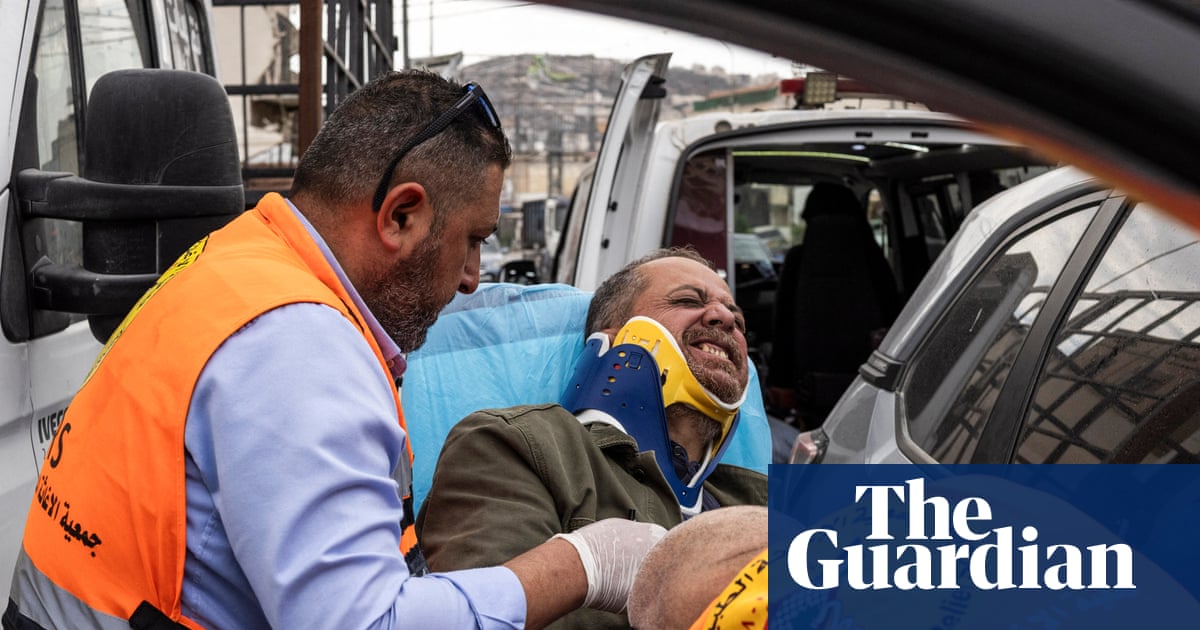 Israeli settlers beat press photographer as soldiers watch in West Bank