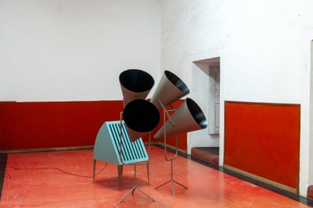 Máquina de Escuta#1, (Listening machine #1), by Vasco Araújo at Anozero.