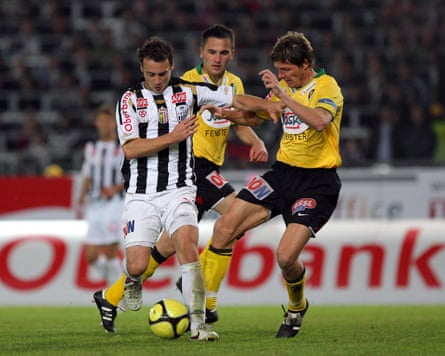 Oliver Glasner in action for SV Ried against the only other club he played for – LASK Linz.