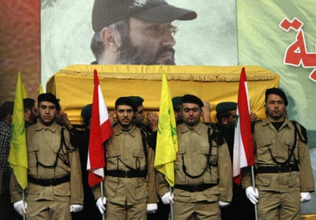 Soldiers carry coffin of Imad Mughniyeh