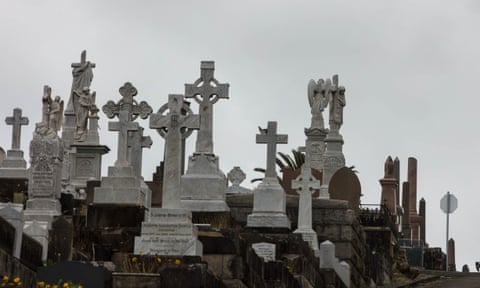 Sydney’s crowded Waverley cemetery