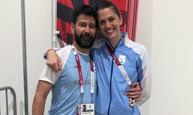 Maria Belen Pérez Maurice and Lucas Guillermo Saucedo celebrate their proposal at the Tokyo Olympics.