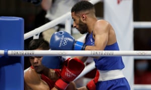 Galal Yafai goes to work on Carlo Paalam