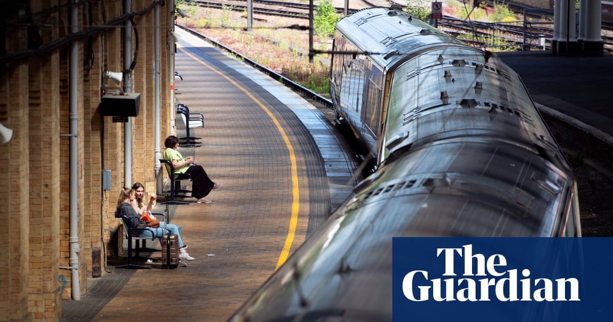 UK rail strike: second day of action to go ahead after talks fail again