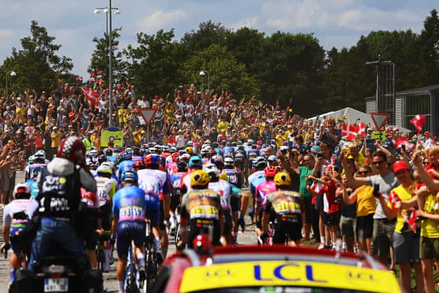 The peloton is chasing down Magnus Cort.