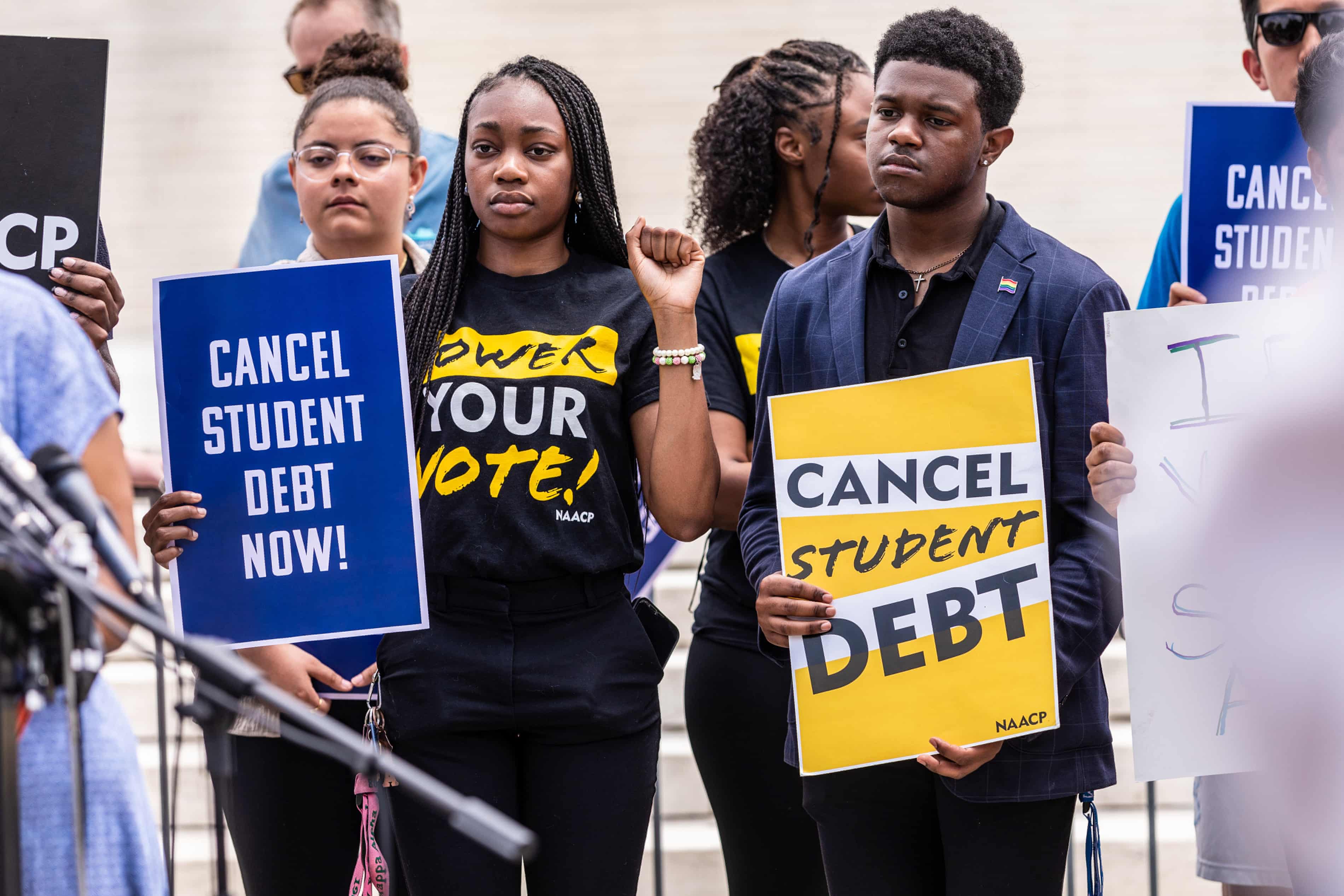 Americans struggling with student debt expect ‘much worse’ under Trump (theguardian.com)